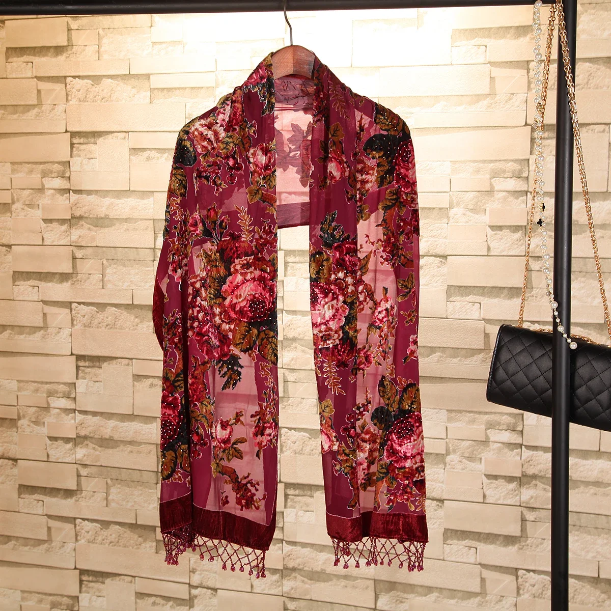 Women Champagne Shawls High Quality Scarf Velvet Silk Pashmina Shawl Handmade Beaded Scarves Embroidery Floral Mantilla Bufanda 
Women Champagne Shawls High Quality Scarf Velvet Silk Pashmina Shawl Handmade Beaded Scarves Embroidery Floral Mantilla Bufanda