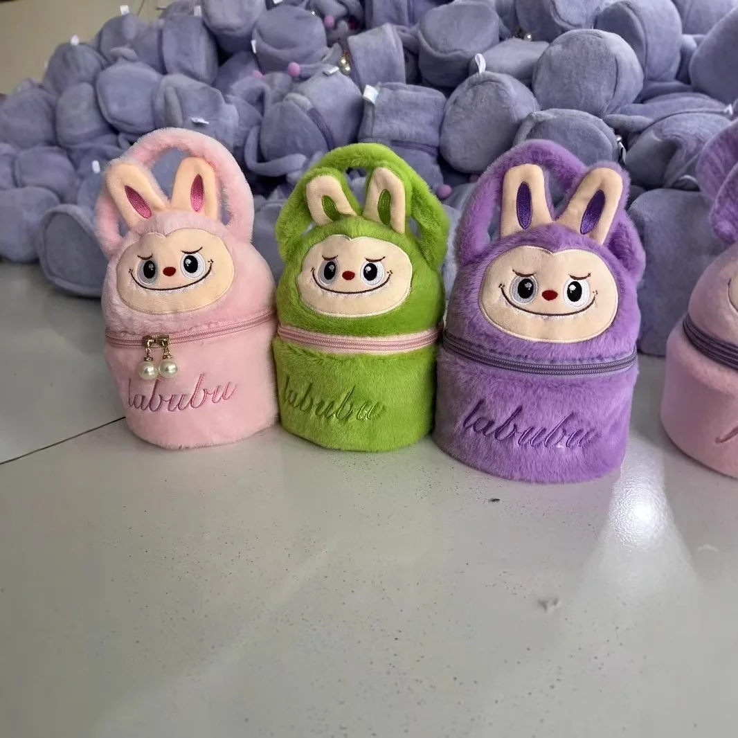 Kawaii Labubu Anime Wallet Cute Plush Makeup Bag Cartoon Multi functional Plush Water Bucket Handbag Girl Children's Gift
Kawaii Labubu Anime Wallet Cute Plush Makeup Bag Cartoon Multi functional Plush Water Bucket Handbag Girl Children's Gift