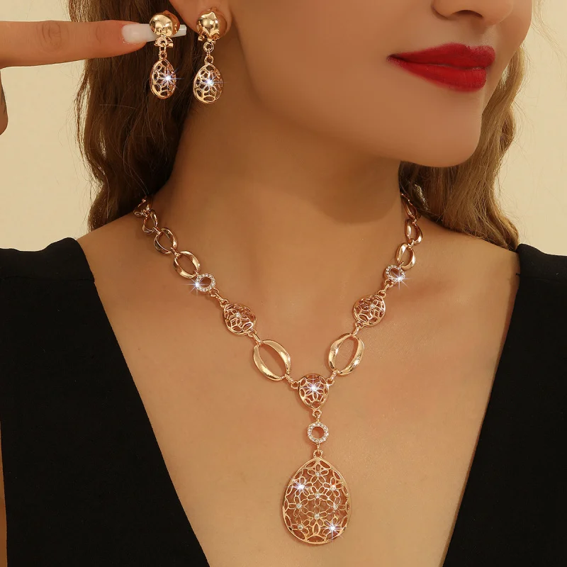 Gold Bohemian Inlaid Rhinestone Hollow Flower Necklace and Earring Set for Women Jewelry
Gold Bohemian Inlaid Rhinestone Hollow Flower Necklace and Earring Set for Women Jewelry