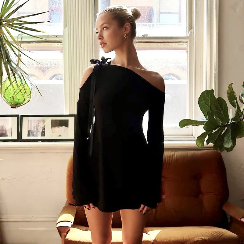 European and American Style Women's One Shoulder Strapless Long Sleeved Sexy Dress Slim Fit Solid Color A-line Dress
European and American Style Women's One Shoulder Strapless Long Sleeved Sexy Dress Slim Fit Solid Color A-line Dress