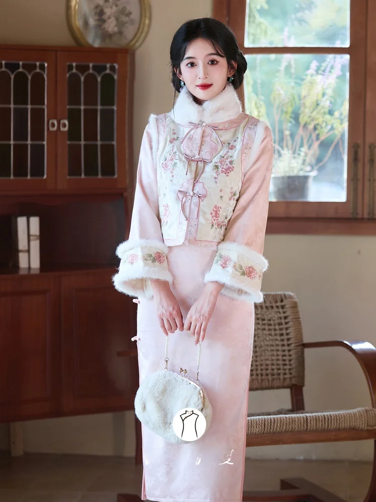 Розовый вышитый тяжелый рабочий длинный жилет Ципао Thiened Fce, новая китайская новогодняя одежда для девочек 24
Розовый вышитый тяжелый рабочий длинный жилет Ципао Thiened Fce, новая китайская новогодняя одежда для девочек 24