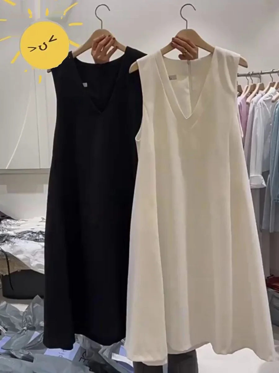 plus Size Women's V-Neck Sleeveless A-Line Dress Pear Shape Body Fit Summer Loose Slimming Versatile Midi Dress Korean Style
plus Size Women's V-Neck Sleeveless A-Line Dress Pear Shape Body Fit Summer Loose Slimming Versatile Midi Dress Korean Style