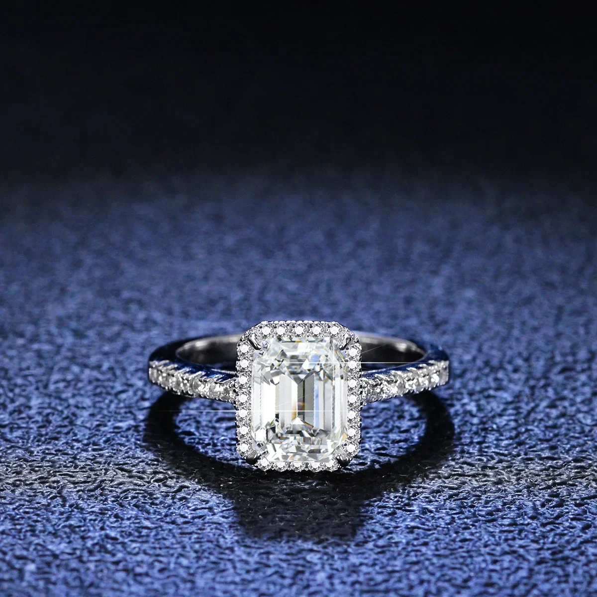 Boutique PT950 platinum diamond ring Moissanite ring wedding ring Mo womens rectangular emerald platinum female
Boutique PT950 platinum diamond ring Moissanite ring wedding ring Mo womens rectangular emerald platinum female
