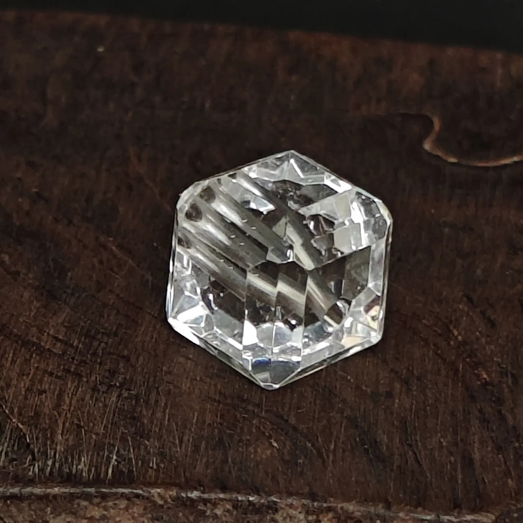 Natural Clear Quartz Cube Faceted Bead, Sweet Geometry Crafting Essential, Modern Minimalist DIY Jewelry Supply,Artisan Material
Natural Clear Quartz Cube Faceted Bead, Sweet Geometry Crafting Essential, Modern Minimalist DIY Jewelry Supply,Artisan Material