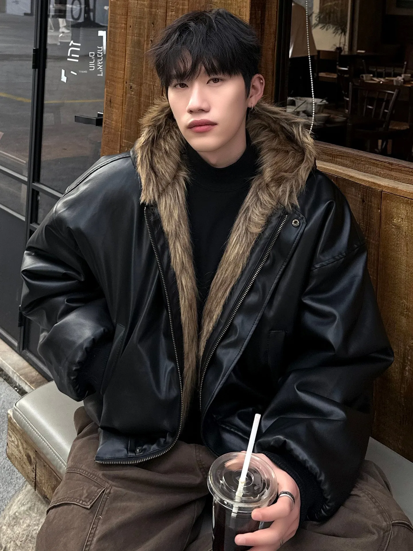 Double-Sided Wear Thickened Men's Jacket Hooded Mountain Eagle Design Cotton Clothes Winter Warm Fashionable Motorcycle Style
Double-Sided Wear Thickened Men's Jacket Hooded Mountain Eagle Design Cotton Clothes Winter Warm Fashionable Motorcycle Style