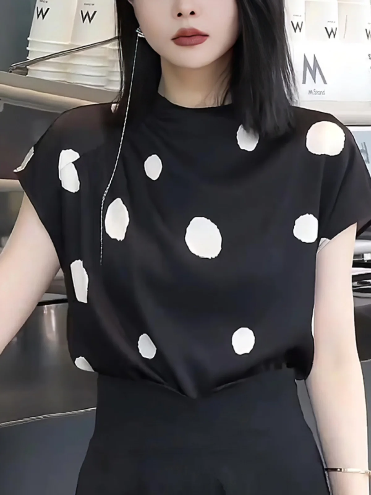 Bla Polka Dot ort Sve round Ne Commute irt Design Sensation Slimming Versatile Top for Summer New Arrival
Bla Polka Dot ort Sve round Ne Commute irt Design Sensation Slimming Versatile Top for Summer New Arrival