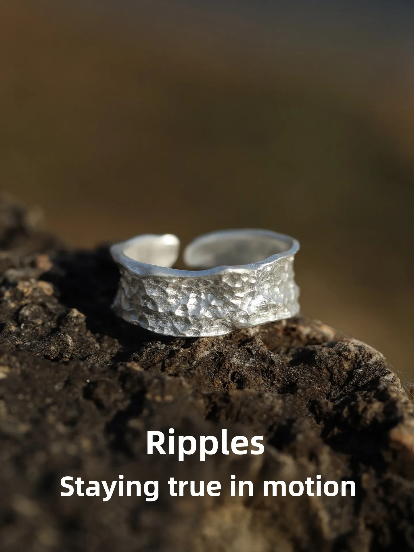 Handmade 999 Pure Silver Ring Original Design Unisex Wide Fashionable Casual Wave Shape Customizable Engraving
Handmade 999 Pure Silver Ring Original Design Unisex Wide Fashionable Casual Wave Shape Customizable Engraving