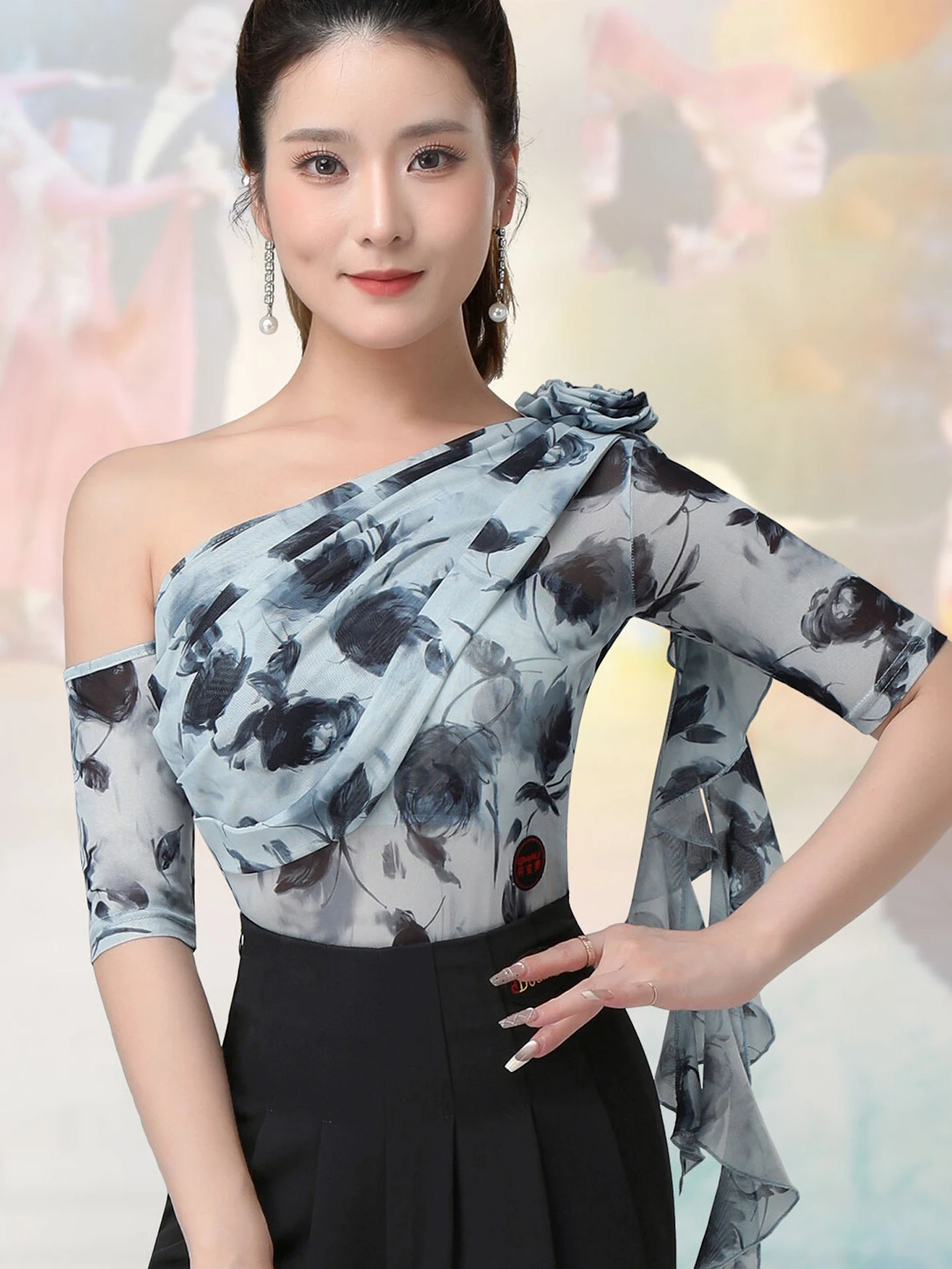 2026 Ballroom Dance Tops For Women Slanting Shoulder Print Jumpsuit Latin Dance Practice Clothes Rumba Modern Dance Wear DN23499
2026 Ballroom Dance Tops For Women Slanting Shoulder Print Jumpsuit Latin Dance Practice Clothes Rumba Modern Dance Wear DN23499