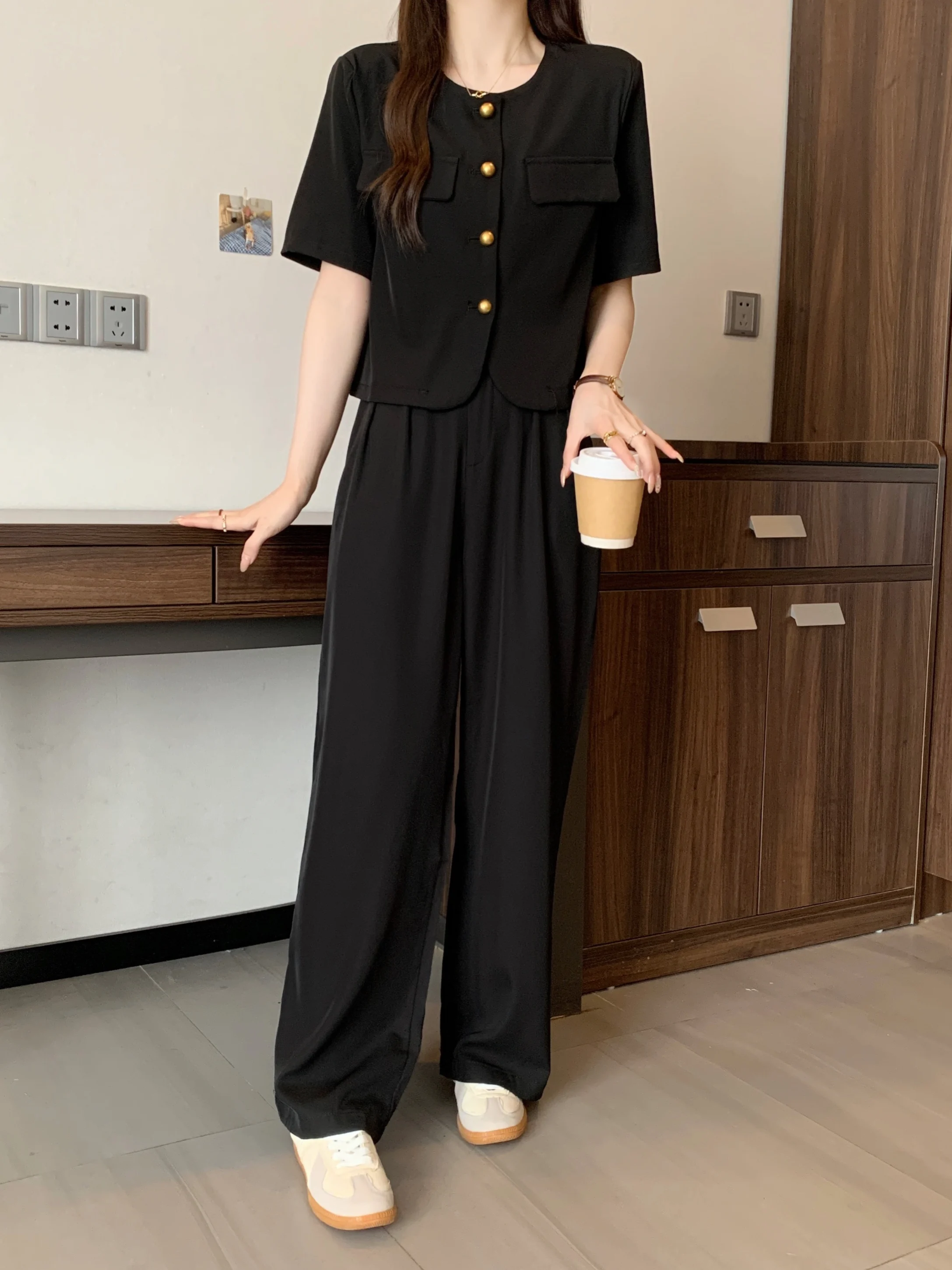 Slimming Short Shirt And Wide Leg Pants Set for Women Summer Fashion Elegant Style Cotton Blend Button up Top Bottoms Ensemble
Slimming Short Shirt And Wide Leg Pants Set for Women Summer Fashion Elegant Style Cotton Blend Button up Top Bottoms Ensemble