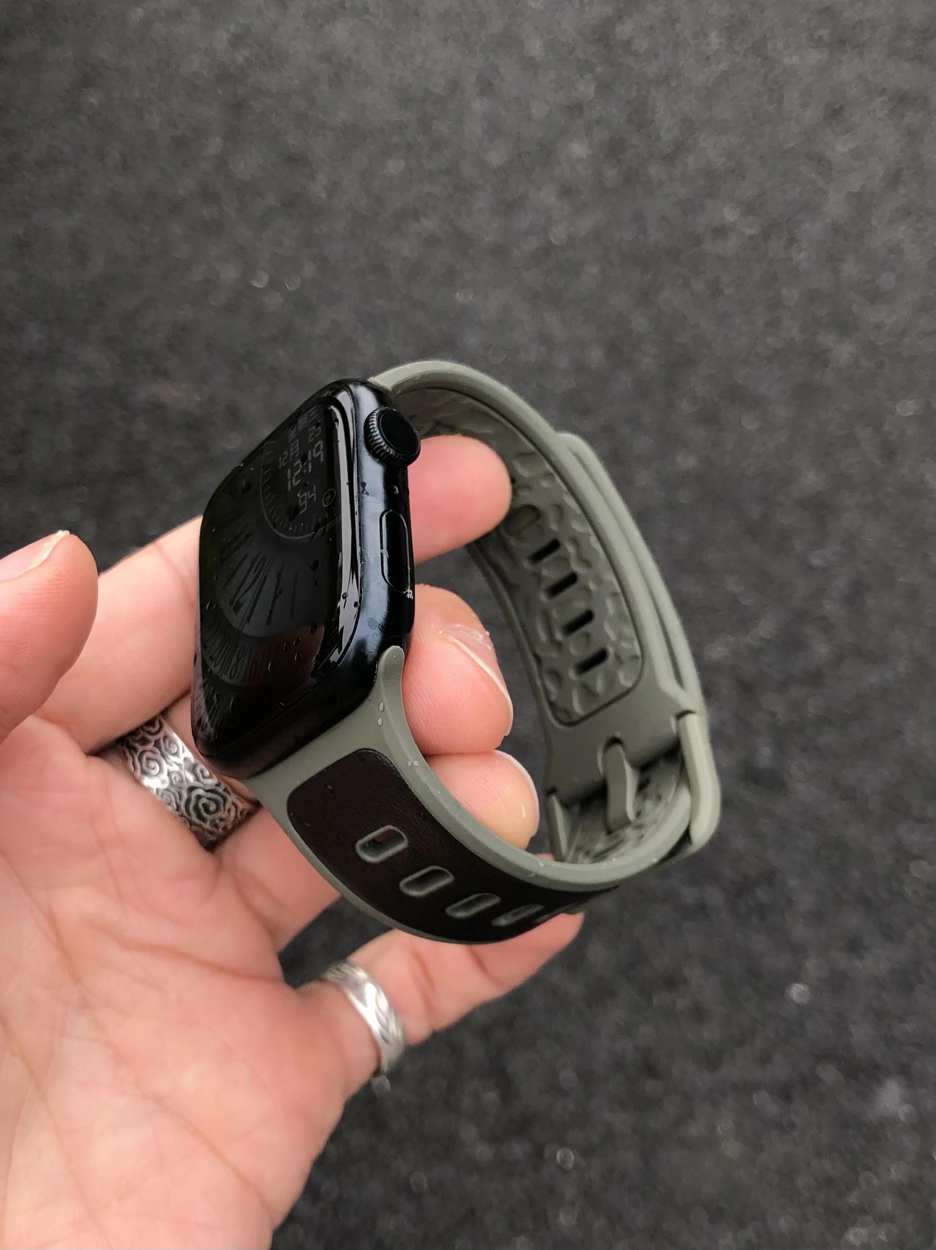 Kaker new buckle is suitable for Apple Watch IWatch Strap S10 genuine leather silicone 98 breathable Ultra wide Apple Watch band
Kaker new buckle is suitable for Apple Watch IWatch Strap S10 genuine leather silicone 98 breathable Ultra wide Apple Watch band