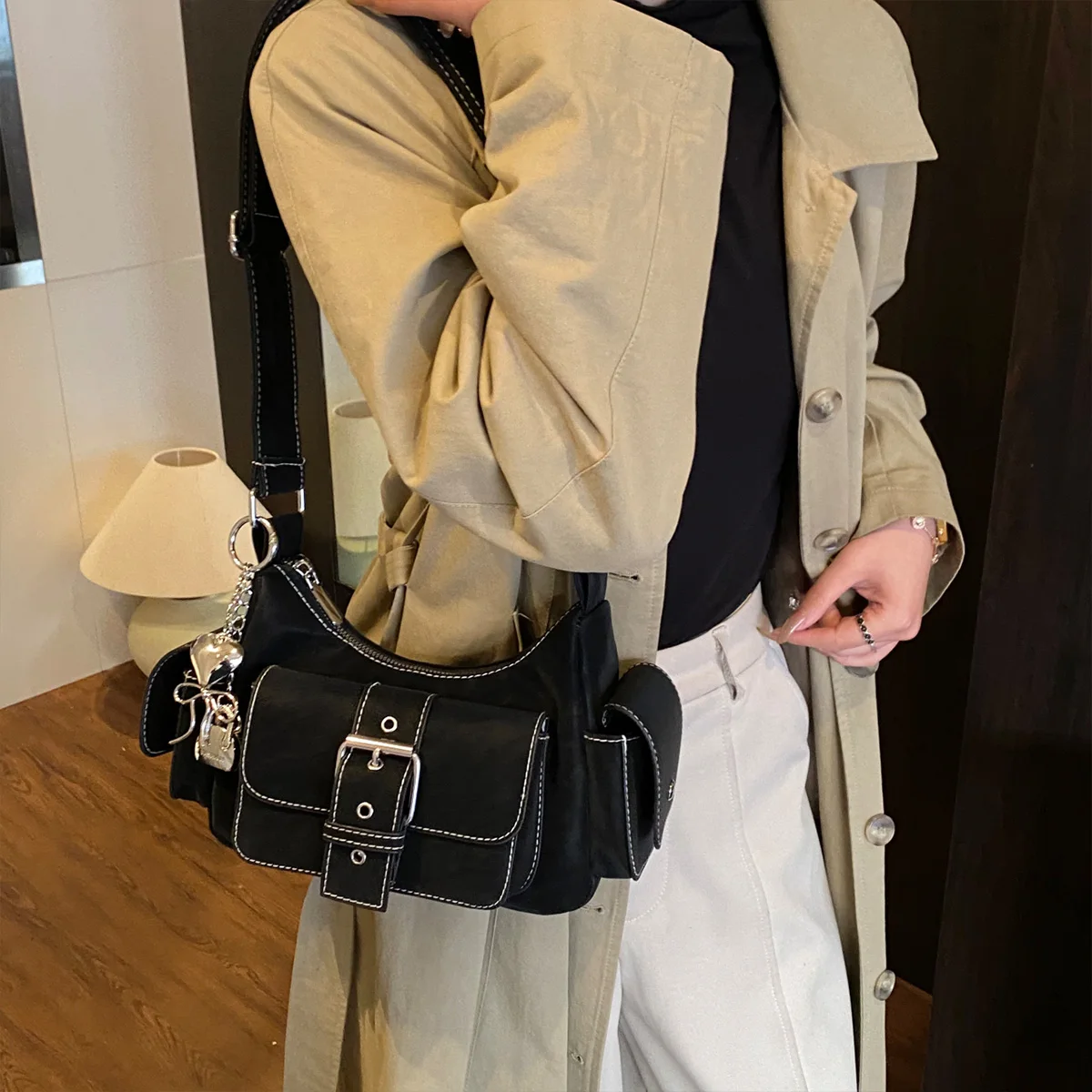 Винтажная замшевая сумка через плечо с пряжкой на ремне и замком, многокарманная сумка из искусственной кожи на молнии с регулируемым ремнем для поездок на работу и покупок
Винтажная замшевая сумка через плечо с пряжкой на ремне и замком, многокарманная сумка из искусственной кожи на молнии с регулируемым ремнем для поездок на работу и покупок