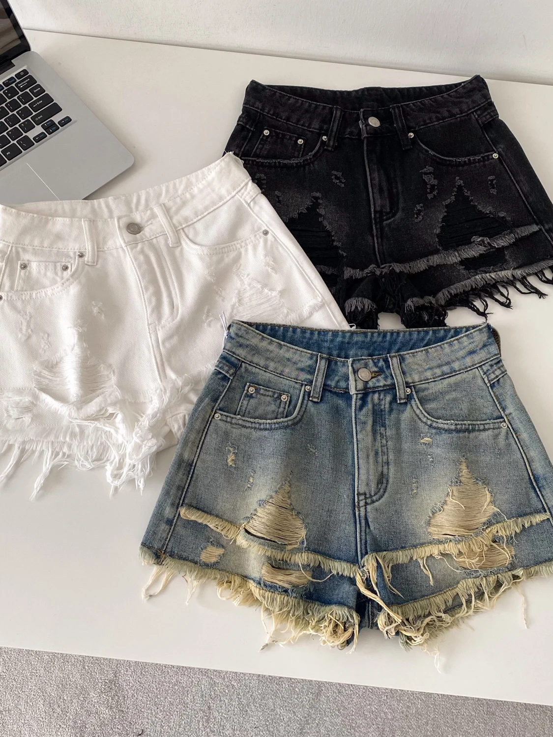 Retro American Hot Girl High Waist Cuffed Denim Shorts Women Summer Distressed Slimming Wide Leg Hot Pants High Waist Shorts
Retro American Hot Girl High Waist Cuffed Denim Shorts Women Summer Distressed Slimming Wide Leg Hot Pants High Waist Shorts