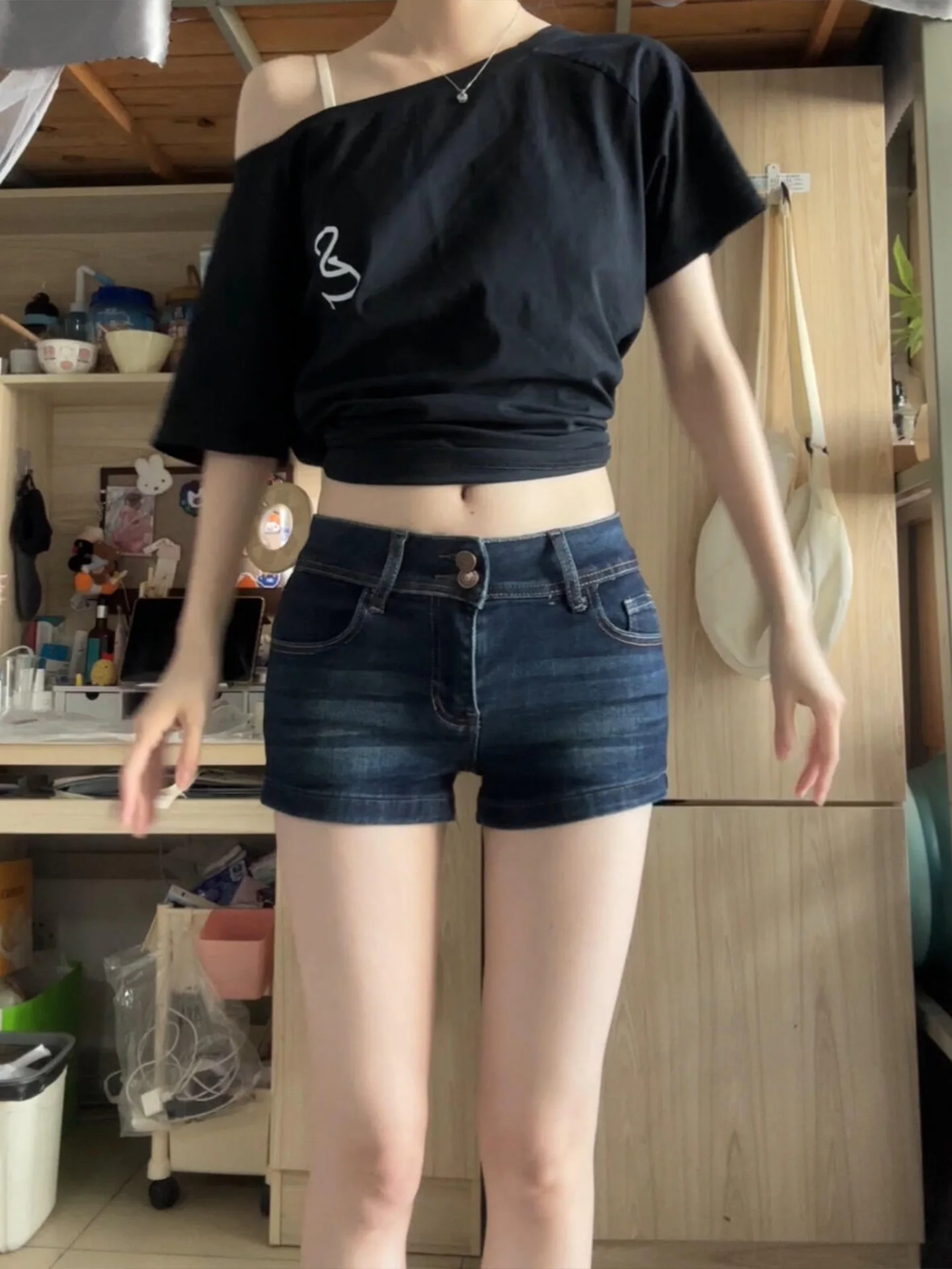 American Retro Deep Blue Double Buckle Denim Shorts Women's Summer New Hip Lifting Slimming Butt Low Waist Hot Pants
American Retro Deep Blue Double Buckle Denim Shorts Women's Summer New Hip Lifting Slimming Butt Low Waist Hot Pants