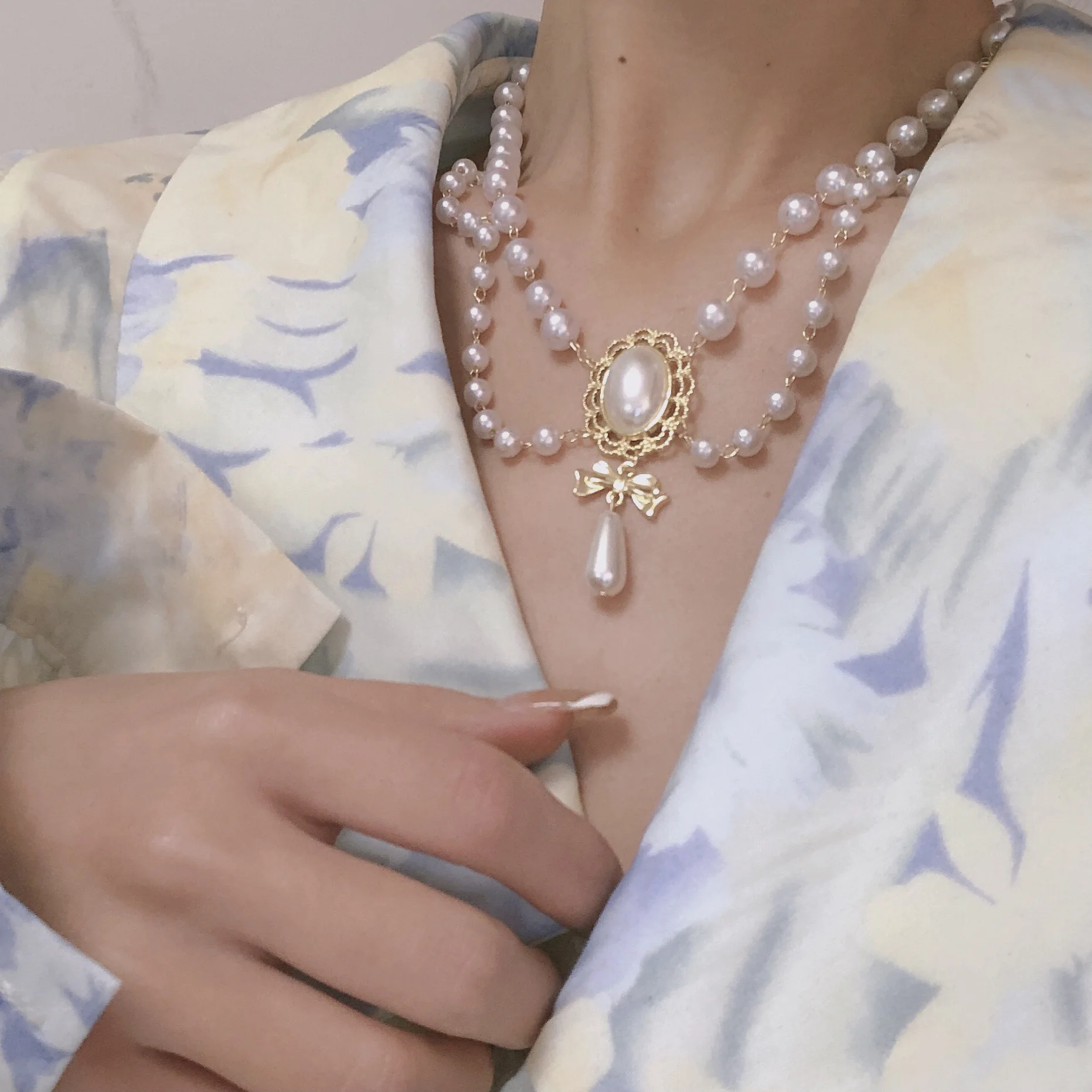 Vintage Baroque pearl fringed necklace bridal banquet temperament fashion collarbone neck choker accessories
Vintage Baroque pearl fringed necklace bridal banquet temperament fashion collarbone neck choker accessories