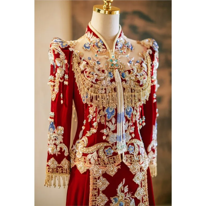 The wedding dress gown and bride's toasting are grand elegant
The wedding dress gown and bride's toasting are grand elegant