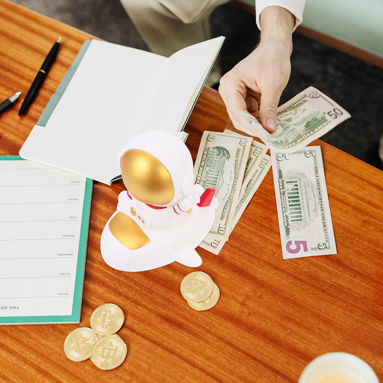 Coin Bank Astronaut Style Cute Saving Jar for Tabletop Decorative Box Home Office Bedroom Desktop Ornament
Coin Bank Astronaut Style Cute Saving Jar for Tabletop Decorative Box Home Office Bedroom Desktop Ornament