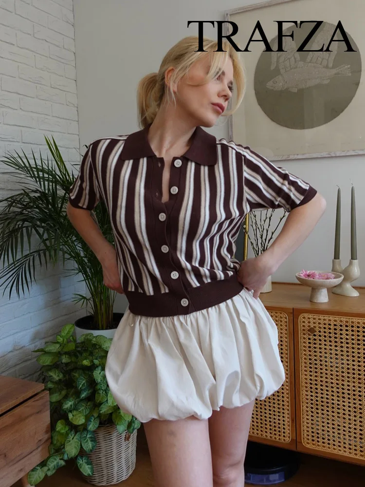 TRAFZA Women's Fashion Chic Striped Knitted Polo Shirt Collar Jacket Retro Lapel Single-breasted Women's Short-sleeved Top Y2k
TRAFZA Women's Fashion Chic Striped Knitted Polo Shirt Collar Jacket Retro Lapel Single-breasted Women's Short-sleeved Top Y2k