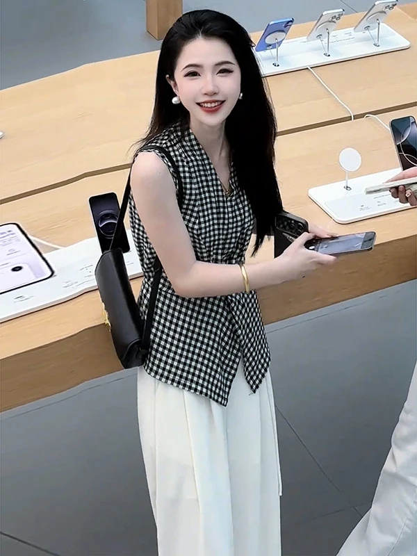 Fashionable Sleeveless Vest High Waist Wide Leg Pants Two Piece Set Spring Casual Women's High End Brand Clothing Ensemble
Fashionable Sleeveless Vest High Waist Wide Leg Pants Two Piece Set Spring Casual Women's High End Brand Clothing Ensemble