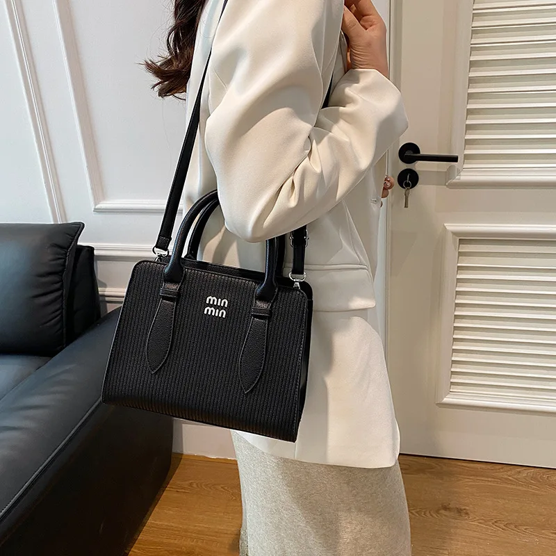 Women's Matte Vintage Tote Bag 2025 SS, Textured Shoulder Crossbody Purse for Everyday & Commute, Retro Stylish Handle
Women's Matte Vintage Tote Bag 2025 SS, Textured Shoulder Crossbody Purse for Everyday & Commute, Retro Stylish Handle
