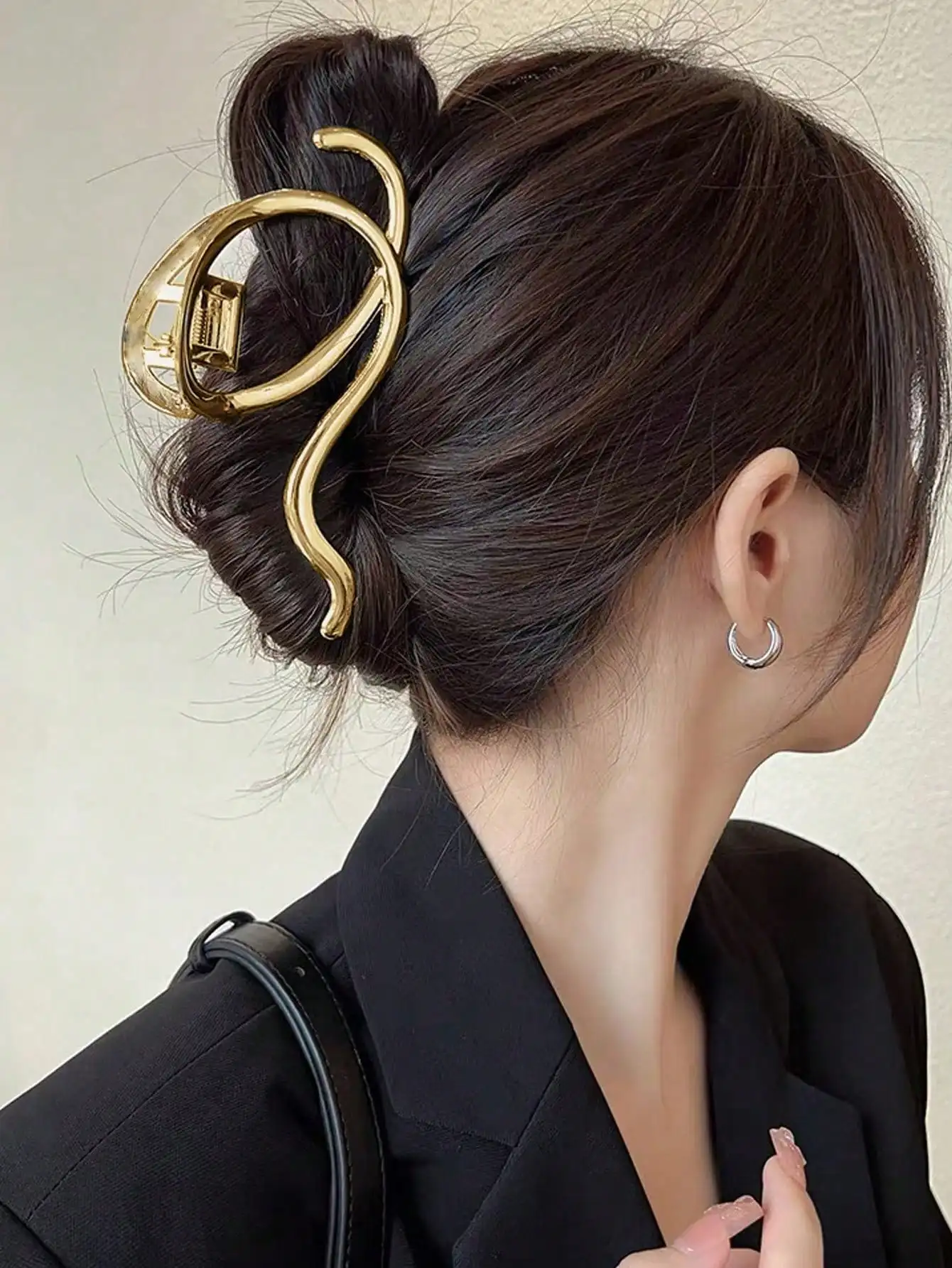 1pc Fashion Letter Q Geometric Pattern Metal Hair Clip, Winter Hair Accessory, Summer Beach Holiday Hair Clip Summer
1pc Fashion Letter Q Geometric Pattern Metal Hair Clip, Winter Hair Accessory, Summer Beach Holiday Hair Clip Summer