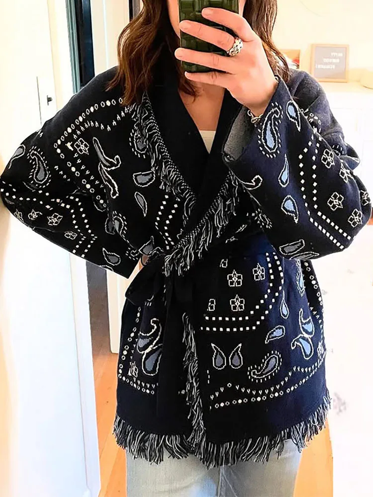 Повседневное вязаное пальто на шнуровке, осень-зима, свободный свитер с принтом в стиле ретро, модный женский кардиган с v-образным вырезом и длинными рукавами и кисточками
Повседневное вязаное пальто на шнуровке, осень-зима, свободный свитер с принтом в стиле ретро, модный женский кардиган с v-образным вырезом и длинными рукавами и кисточками