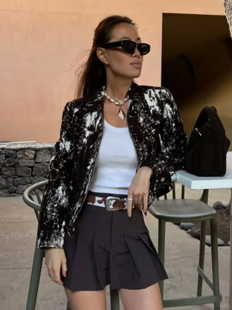 TRAFZA 2025 Spring New Women's Vintage Fashion Animal Print Flocking Jacket Female Lapel Zipper Long Sleeve Street Short Coat
TRAFZA 2025 Spring New Women's Vintage Fashion Animal Print Flocking Jacket Female Lapel Zipper Long Sleeve Street Short Coat