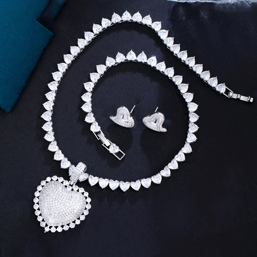 ThreeGraces сверкающий кубический цирконий сердце любовь кулон ожерелье и серьги комплект модные украшения для свадебной вечеринки для женщин TZ875
ThreeGraces сверкающий кубический цирконий сердце любовь кулон ожерелье и серьги комплект модные украшения для свадебной вечеринки для женщин TZ875