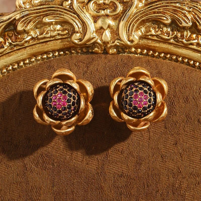Antique Gold Plated Pink Flower Stud Earrings Vintage Women Double Layer Designer 2026 New Luxury Charm Form Daily Accessories
Antique Gold Plated Pink Flower Stud Earrings Vintage Women Double Layer Designer 2026 New Luxury Charm Form Daily Accessories