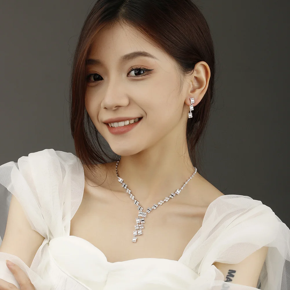 Korean-style beaded flower fringed necklace, earrings and bracelet set - fashionable and sweet bridal jewelry. Wife's Gift
Korean-style beaded flower fringed necklace, earrings and bracelet set - fashionable and sweet bridal jewelry. Wife's Gift