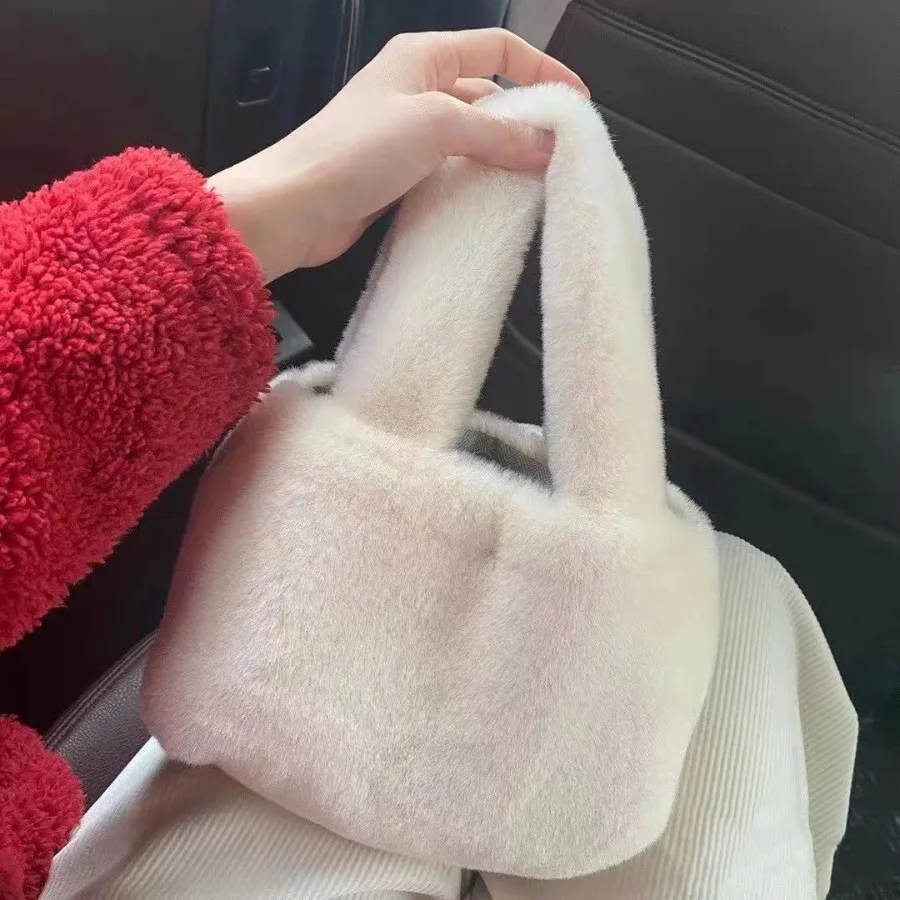 【New Arrival】Cute Faux Fur Bucket Bag, Women's Soft Plush Top-Handle Tote, Casual Handbag for Everyday & Winter Outfits
【New Arrival】Cute Faux Fur Bucket Bag, Women's Soft Plush Top-Handle Tote, Casual Handbag for Everyday & Winter Outfits