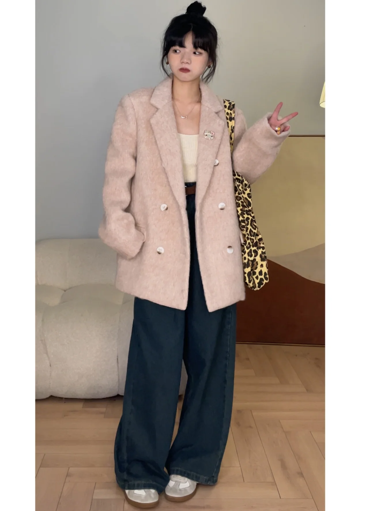 Розовое шерстяное пальто-жакет женское, модный дизайн для повседневной носки, с длинными рукавами, на одной пуговице, однотонное
Розовое шерстяное пальто-жакет женское, модный дизайн для повседневной носки, с длинными рукавами, на одной пуговице, однотонное