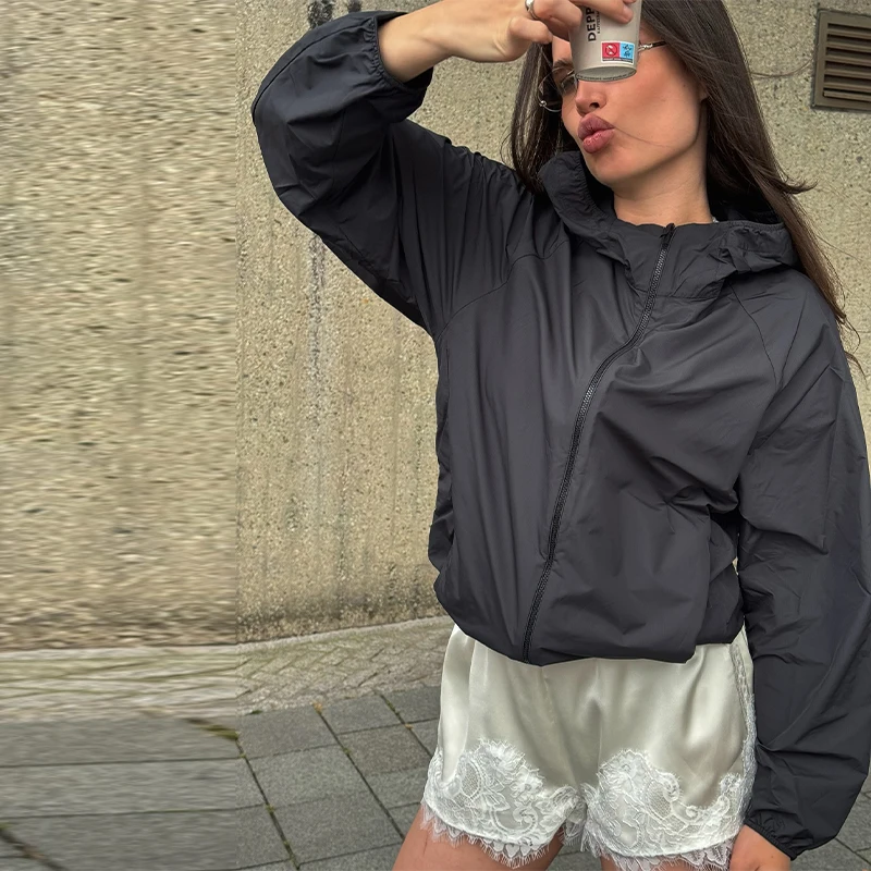 Versatile Hooded Zipper Short Jacket Women's Solid High Neck Long Sleeve Detachable Thin Coat 2025 Autumn Lady Casual Outerwears
Versatile Hooded Zipper Short Jacket Women's Solid High Neck Long Sleeve Detachable Thin Coat 2025 Autumn Lady Casual Outerwears