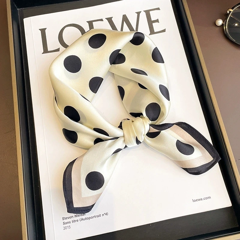 Silk, silk, mulberry silk, small square scarf, silk scarf, women's spring and autumn summer necktie, thin scarf, neck protection
Silk, silk, mulberry silk, small square scarf, silk scarf, women's spring and autumn summer necktie, thin scarf, neck protection