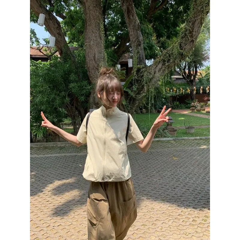 Women's Outdoor Style Zip-Up Short Sleeve Shirt Casual Lightweight Breathable Top for Summer
Women's Outdoor Style Zip-Up Short Sleeve Shirt Casual Lightweight Breathable Top for Summer