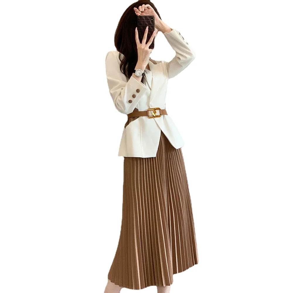 2022 spring new women's clothing long-sleeved temperament waist slim suit top pleated dress suit two-piece suit
2022 spring new women's clothing long-sleeved temperament waist slim suit top pleated dress suit two-piece suit