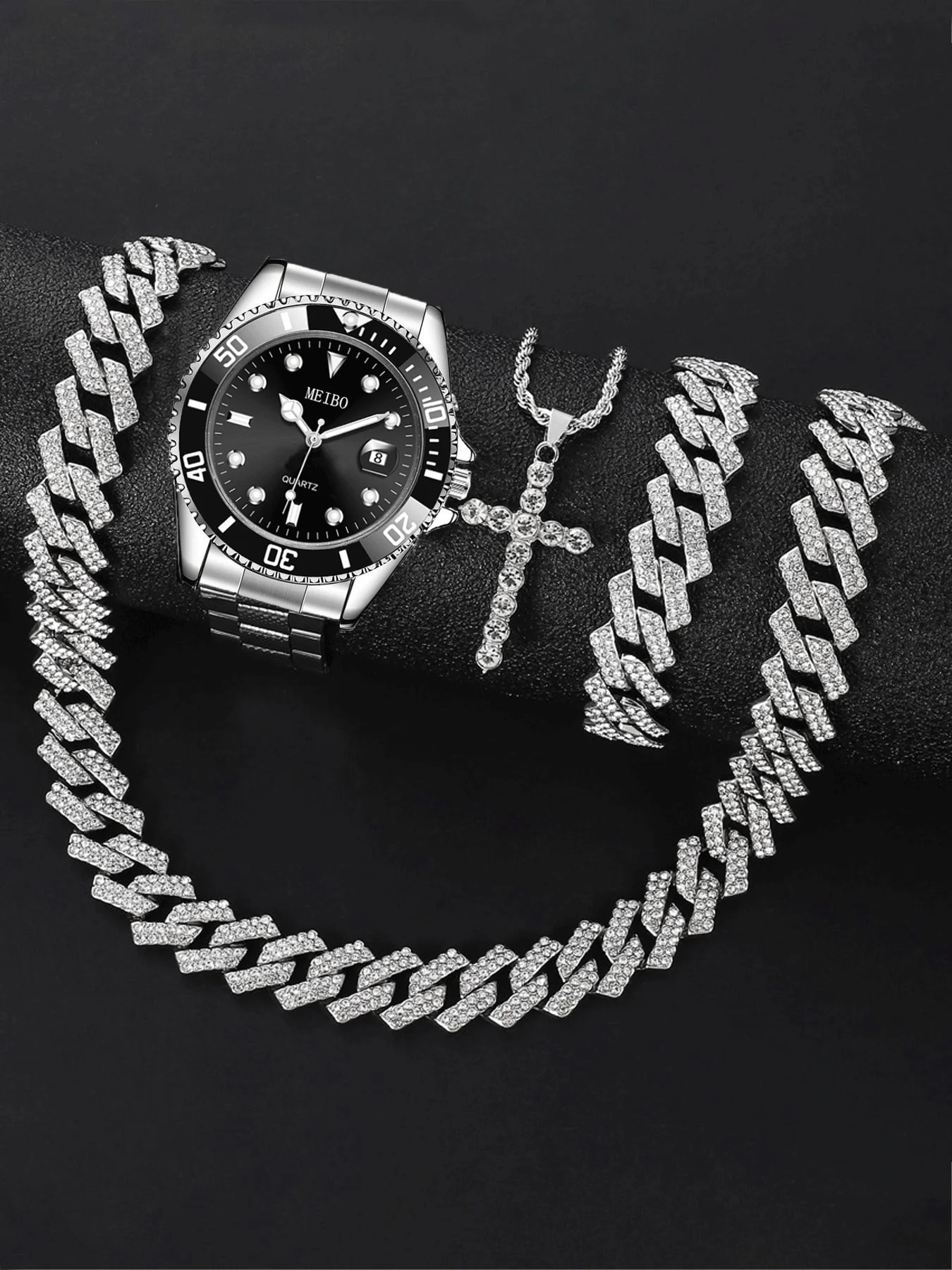 4-piece men's exquisite watch set, men's business high-end quartz men's watch set
4-piece men's exquisite watch set, men's business high-end quartz men's watch set