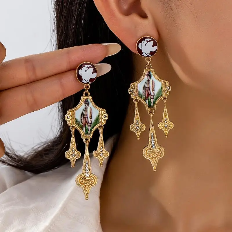 Western Classical Court Style Earrings Tassel Long Medieval Accessories For Women Vintage Jewelry Gift
Western Classical Court Style Earrings Tassel Long Medieval Accessories For Women Vintage Jewelry Gift
