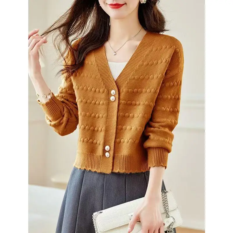 Autumn Winter 2025 Elegant V collar Temperament Women Knitted Cardigan Sweater Jacket Fashion Versatile Loose Ladies Top
Autumn Winter 2025 Elegant V collar Temperament Women Knitted Cardigan Sweater Jacket Fashion Versatile Loose Ladies Top