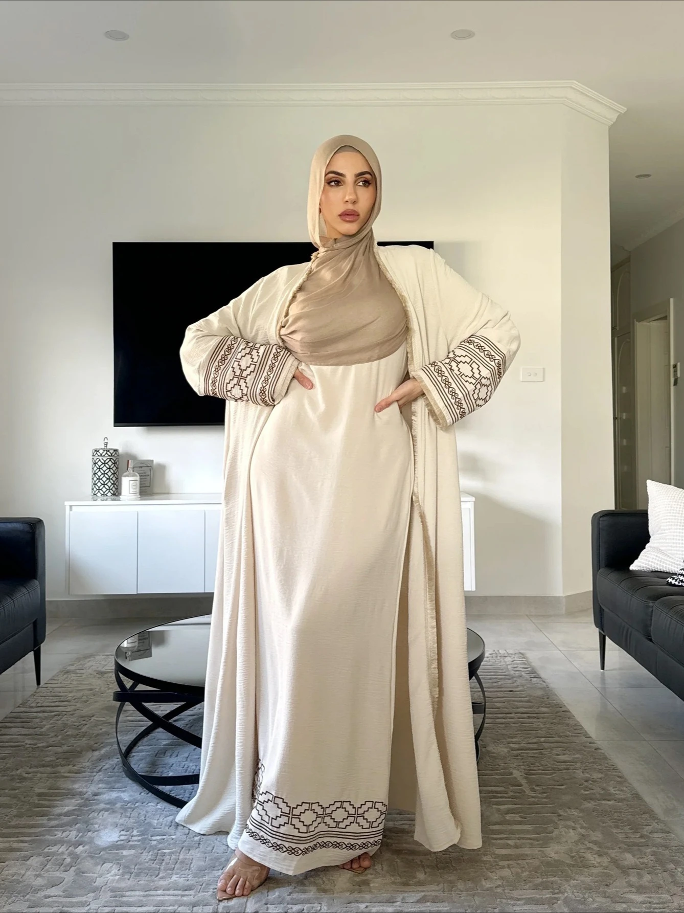 Ид вечернее платье для женщин мусульманская Абая с вышивкой Джалабия Рамадан длинные платья Абая Vestidos Largos Kaftan арабский длинный халат
Ид вечернее платье для женщин мусульманская Абая с вышивкой Джалабия Рамадан длинные платья Абая Vestidos Largos Kaftan арабский длинный халат