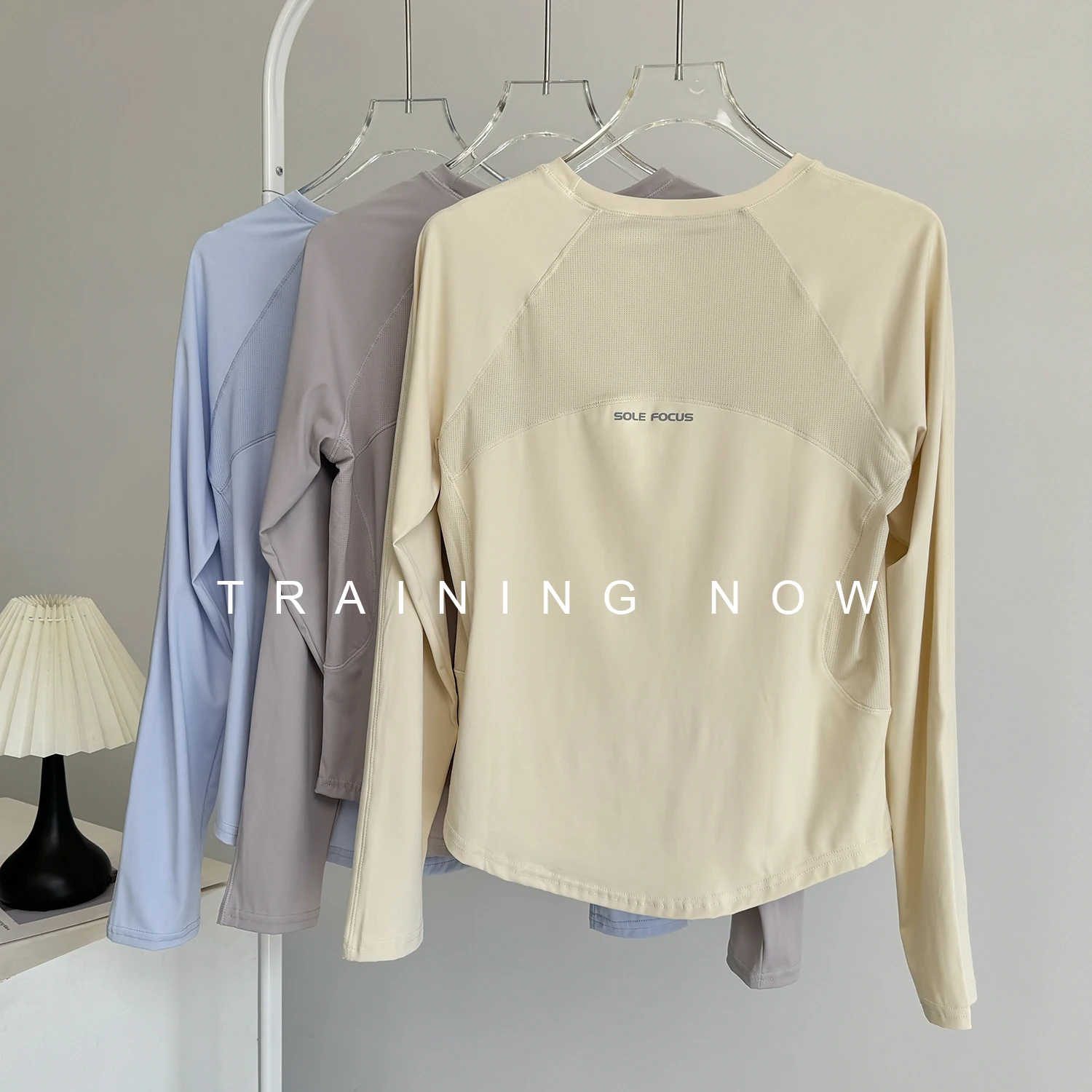 Quick-drying loose sports tops for women 2025 new yoga wear long-sleeved T-shirt breathable slimming running fitness wear autumn
Quick-drying loose sports tops for women 2025 new yoga wear long-sleeved T-shirt breathable slimming running fitness wear autumn