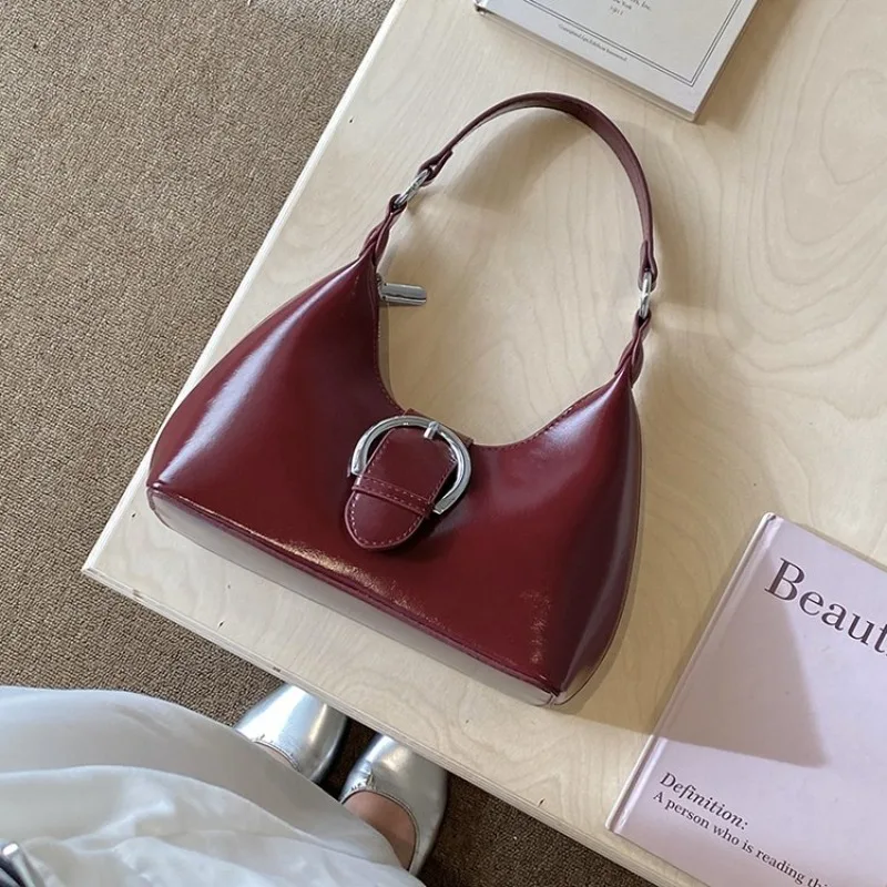 Diaper Bag Vintage Fashionable Leather Handbag Ladies Commuter Shoulder Bag With Letter Logo Elegant Tote Messenger
Diaper Bag Vintage Fashionable Leather Handbag Ladies Commuter Shoulder Bag With Letter Logo Elegant Tote Messenger