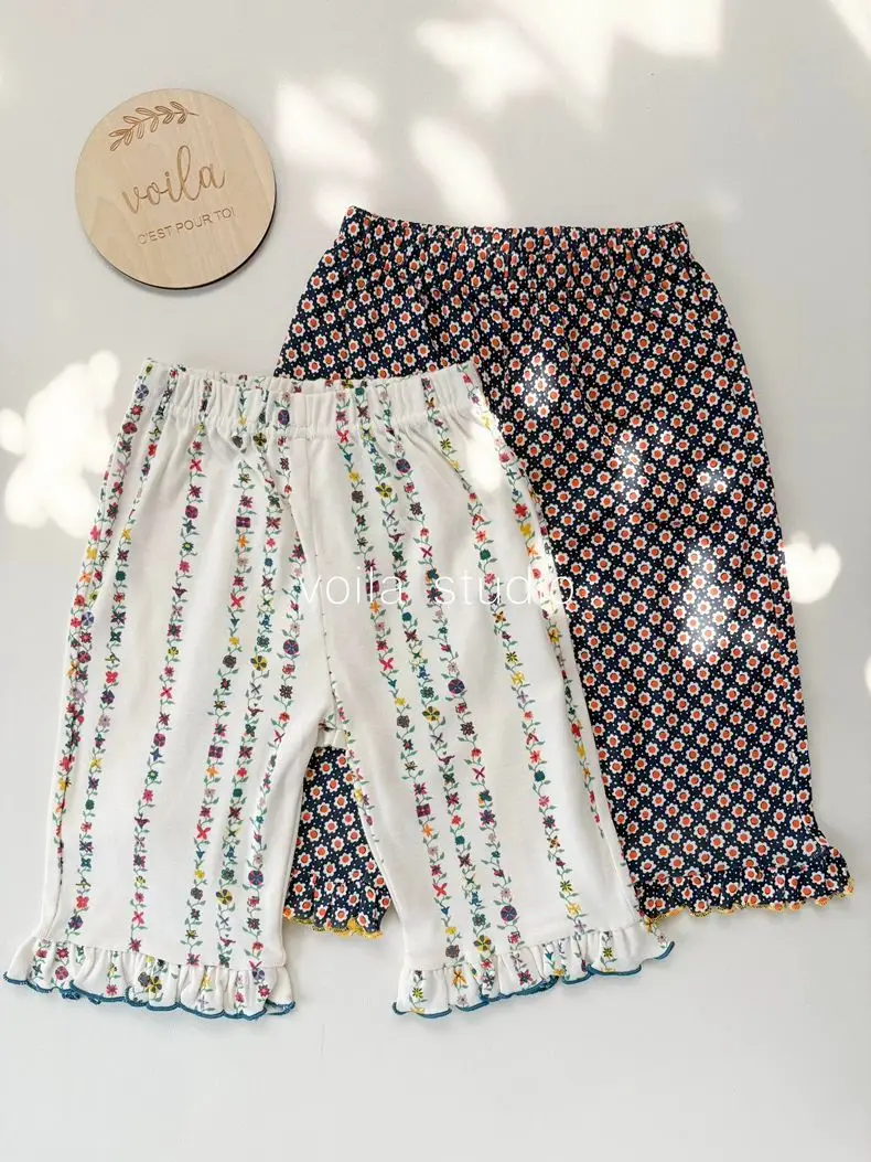 Korean cotton baby girl's nine point British retro style spring and summer pure cotton pleated bell bottom pants
Korean cotton baby girl's nine point British retro style spring and summer pure cotton pleated bell bottom pants