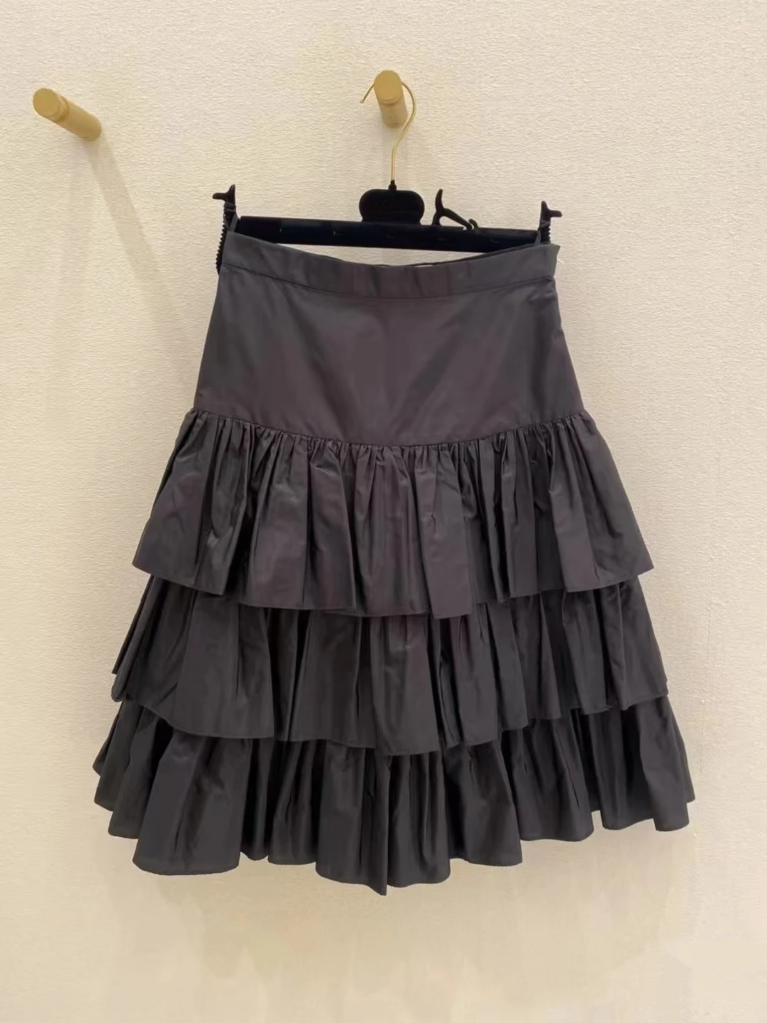 2025 New High Waist Pleated Slimming Women's Skirt Cake Style Half-length Fashionable Dressy Skirts for Business Commute
2025 New High Waist Pleated Slimming Women's Skirt Cake Style Half-length Fashionable Dressy Skirts for Business Commute