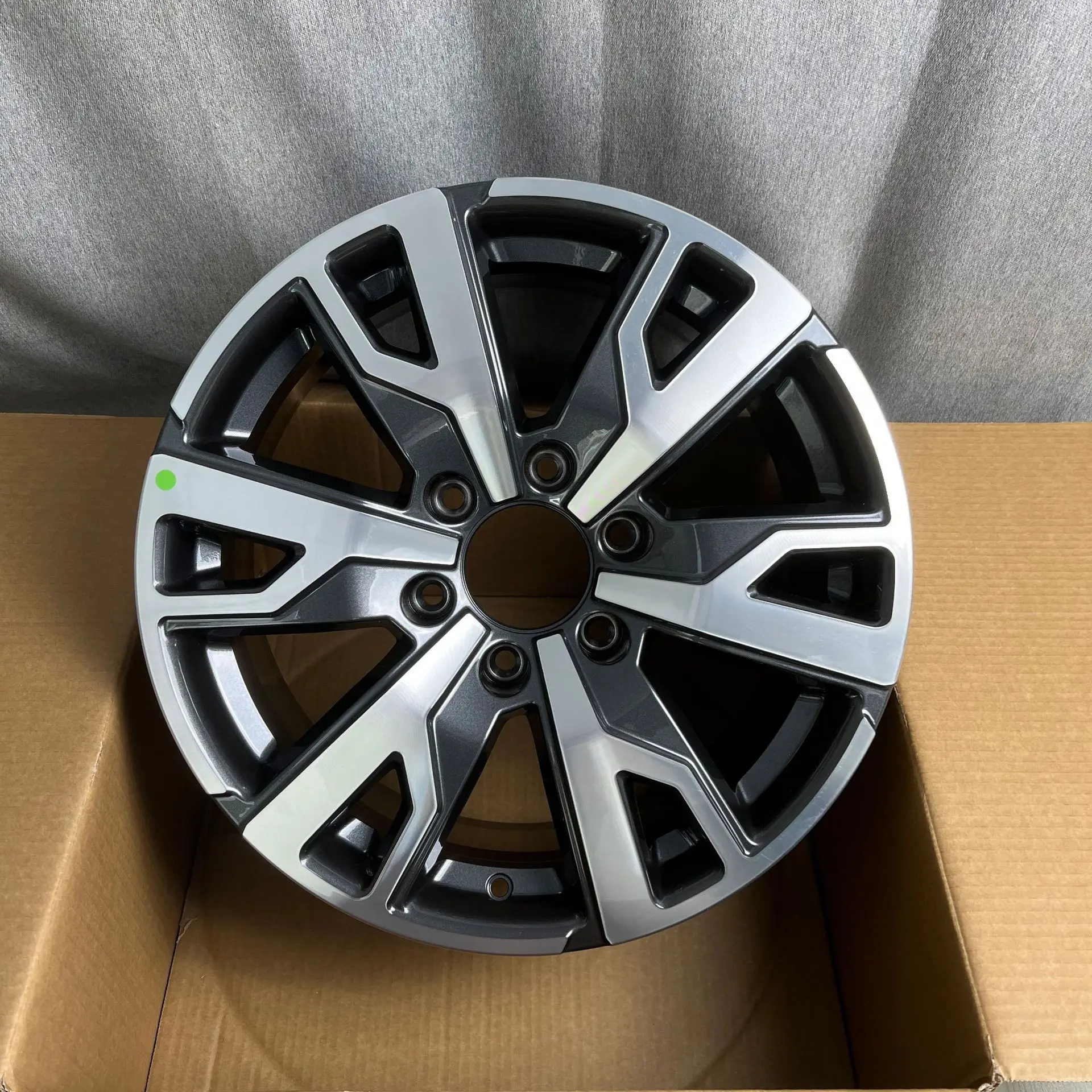 Suitable for tank 300 wheels 18-inch original matching aluminum alloy wheels New replacement type
Suitable for tank 300 wheels 18-inch original matching aluminum alloy wheels New replacement type