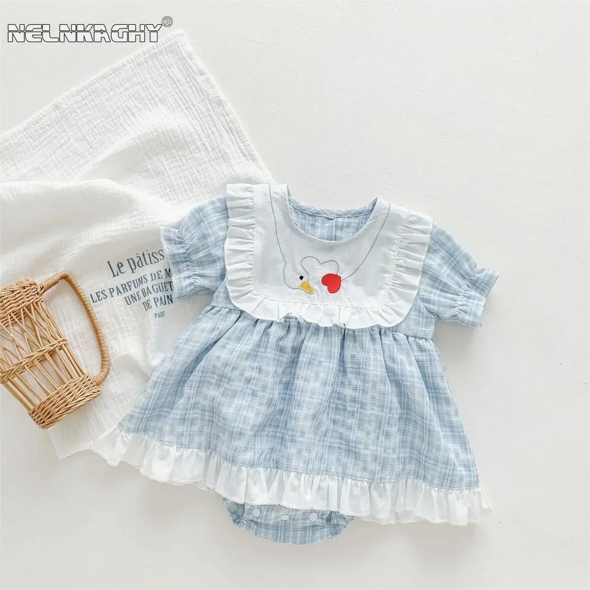 Летняя клетчатая одежда My Princess с короткими рукавами и рюшами Love, комбинезоны для новорожденных, хлопковое платье, детские боди для маленьких девочек
Летняя клетчатая одежда My Princess с короткими рукавами и рюшами Love, комбинезоны для новорожденных, хлопковое платье, детские боди для маленьких девочек