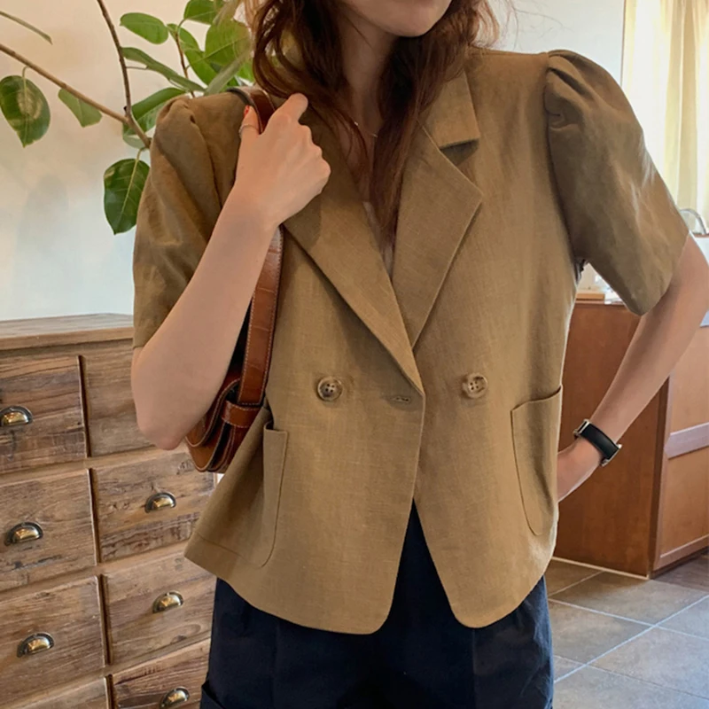 Корейская шикарная хлопково-льняная женская летняя тонкая куртка с короткими рукавами и двойными пуговицами, повседневная верхняя одежда для города
Корейская шикарная хлопково-льняная женская летняя тонкая куртка с короткими рукавами и двойными пуговицами, повседневная верхняя одежда для города