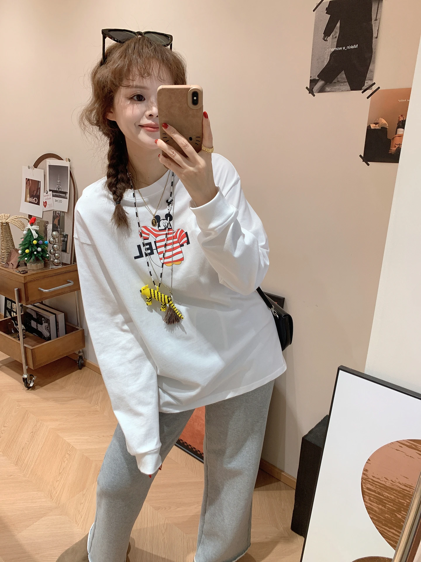 Spring New Sle Dongda Gate Cartoon Print Long Sve Women's Loose Base irt Versatile Top White Bla T-irt Casual Wear
Spring New Sle Dongda Gate Cartoon Print Long Sve Women's Loose Base irt Versatile Top White Bla T-irt Casual Wear