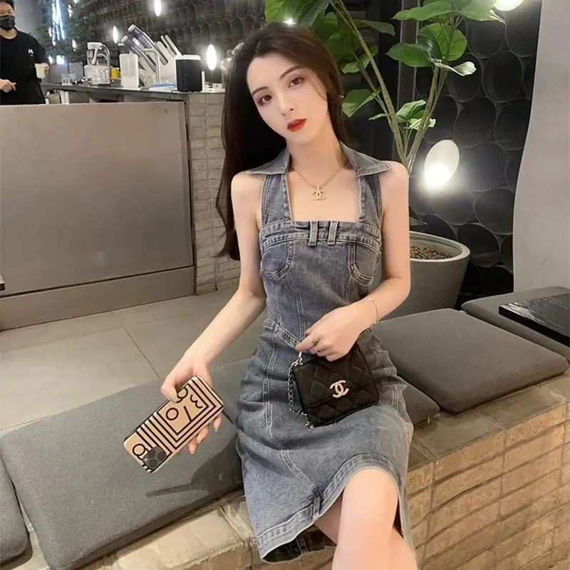 Korea Denim Dress for Women Summer New Neck-mounted Simple Vintage A-line Dress Korean Fashion Solid Sleeveless Casual Dresses
Korea Denim Dress for Women Summer New Neck-mounted Simple Vintage A-line Dress Korean Fashion Solid Sleeveless Casual Dresses