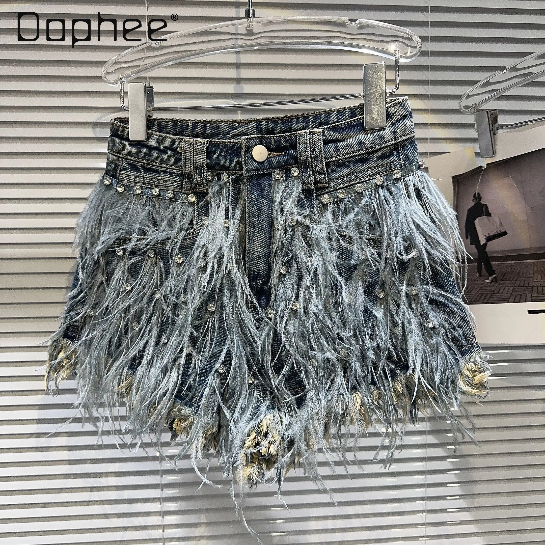 Street Spice Girl Rhinestone Bead Feather Tassel Denim Shorts Tide Heavy Industry Personality High Waist Slim Shorts Women Y2K
Street Spice Girl Rhinestone Bead Feather Tassel Denim Shorts Tide Heavy Industry Personality High Waist Slim Shorts Women Y2K