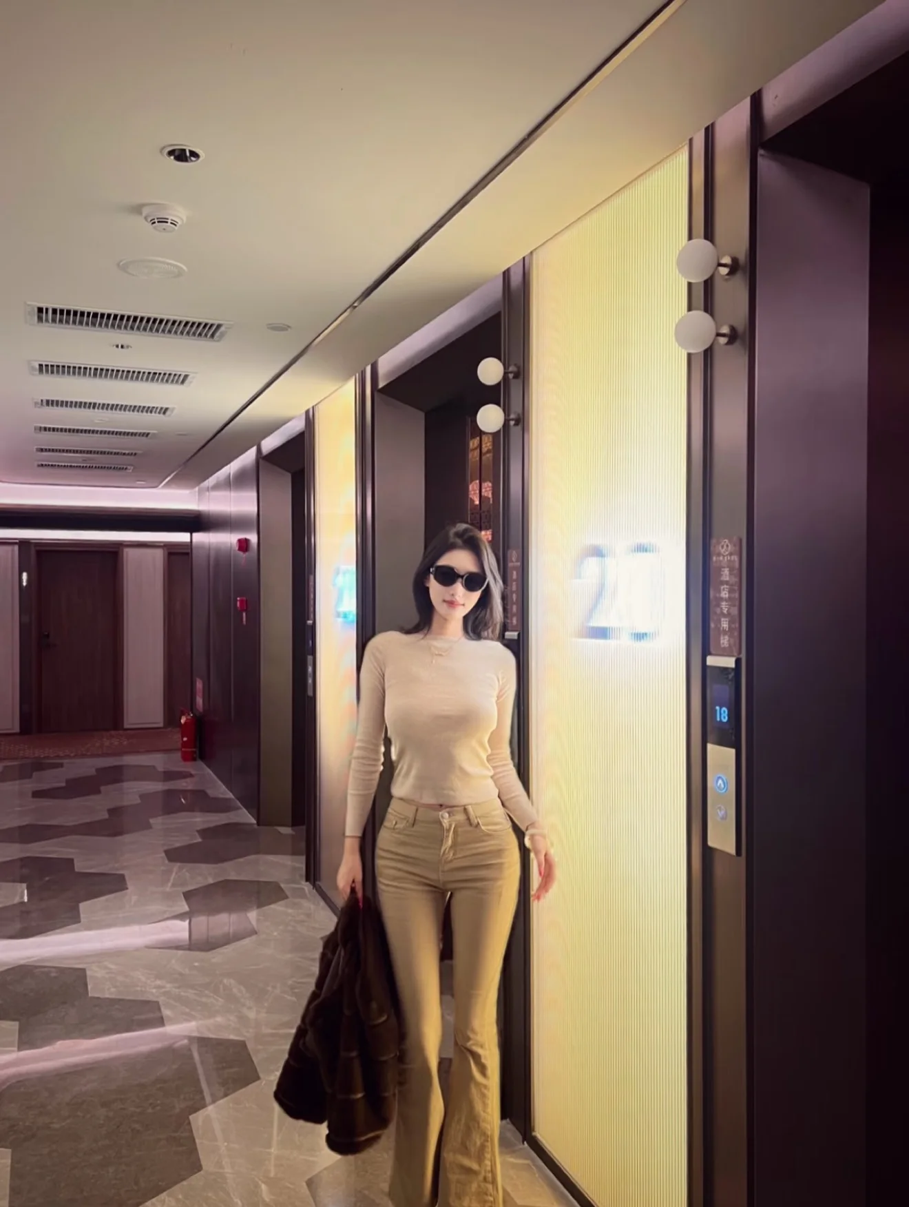 Khaki High Waist Stretchy Slimming Pure Color Autumn Winter INS New Sle Bell Bot Jeans Women's Cotton Elastic Denim Pants
Khaki High Waist Stretchy Slimming Pure Color Autumn Winter INS New Sle Bell Bot Jeans Women's Cotton Elastic Denim Pants